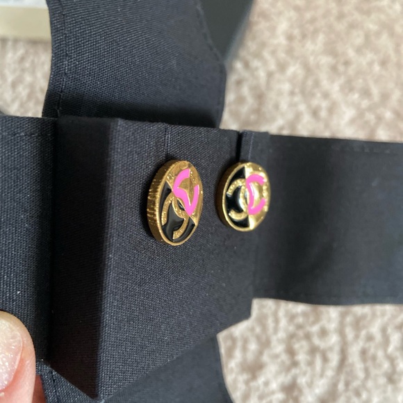 Chanel cruise collection 2023 stud earrings - Picture 4 of 16